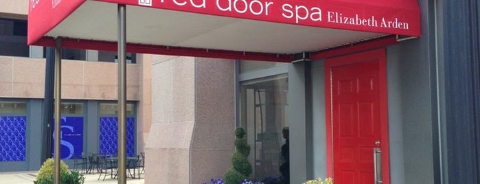 The Red Door Salon & Spa is one of Ultressa'nın Beğendiği Mekanlar.