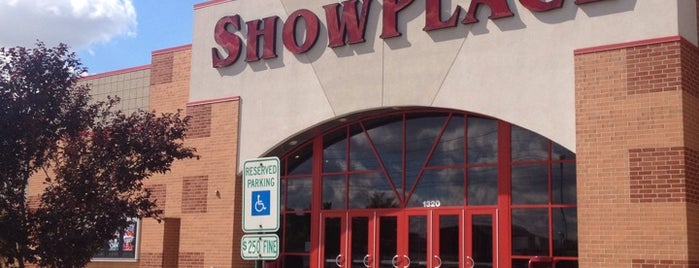 AMC Showplace New Lenox 14 is one of Tempat yang Disukai Stacey.