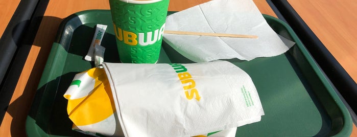 Subway is one of Lugares favoritos de Andrey.