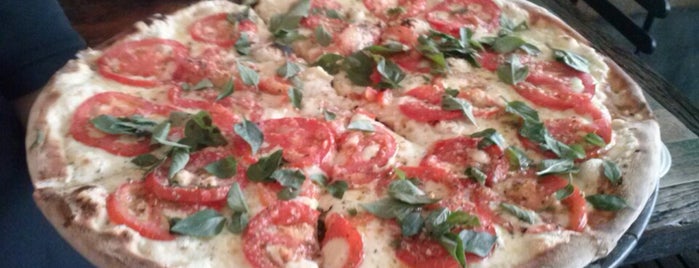 Pomodori Pizza is one of Almoço Savassi.