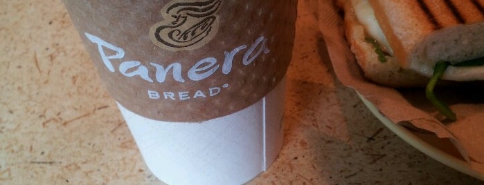 Panera Bread is one of Lieux qui ont plu à Lizzie.
