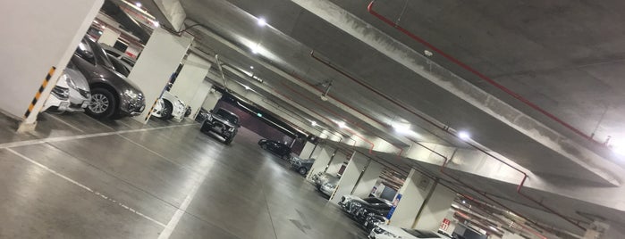 Parking Lot is one of Jeffreyさんのお気に入りスポット.