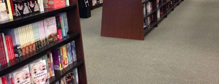 Barnes & Noble is one of Locais curtidos por Jimmy.