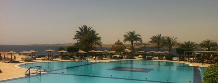 Pool at Mövenpick Resort Sharm el Sheikh is one of nata'nın Beğendiği Mekanlar.