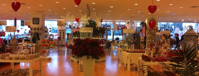 T-Mall Home Design Center is one of Mügeさんのお気に入りスポット.