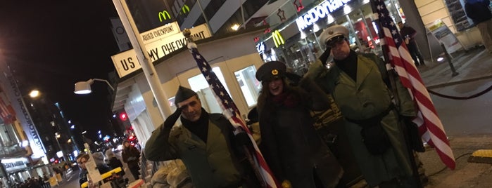 Checkpoint Charlie is one of Lugares favoritos de Aslı P..