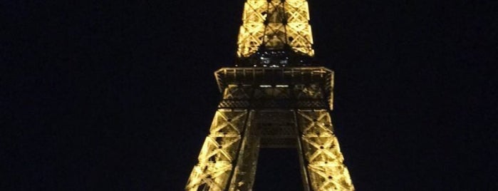 Torre Eiffel is one of Lugares favoritos de Aslı P..