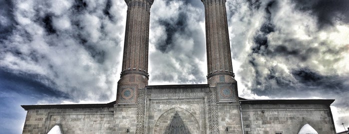 Çifte Minareli Medrese is one of Aslı P.さんのお気に入りスポット.