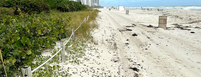 Mid-Beach is one of Bienvenido a Miami.