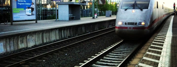 Bahnhof Frankfurt-Niederrad is one of Bahnhöfe und Haltestellen.