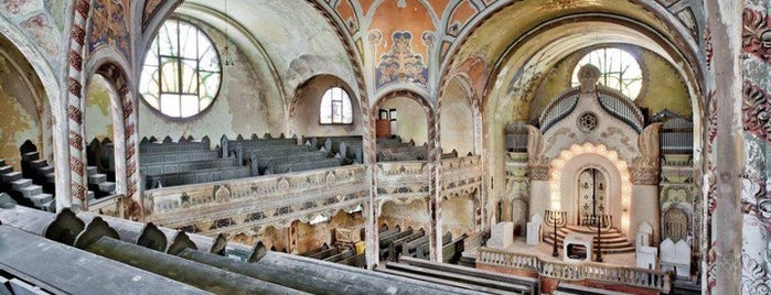 Subotička sinagoga is one of Cultural Monuments in Subotica.