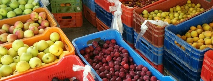 Fruit Market is one of Lugares favoritos de ᴡ.