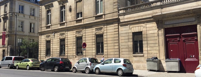 Parti Socialiste (PS) is one of Bureaux à Paris.