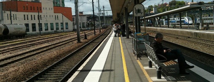 Gare SNCF de Poitiers is one of Gares de France.