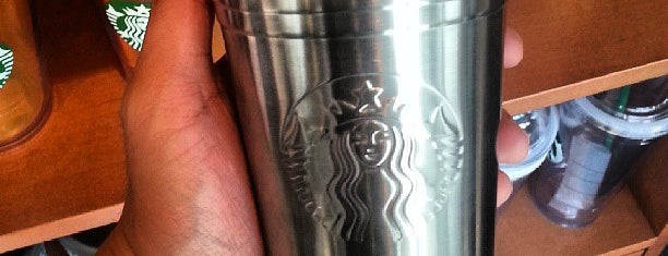 Starbucks is one of Locais curtidos por Mustafa.