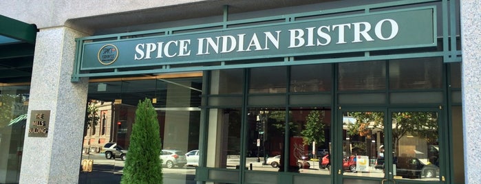 Spice Express Indian Bistro is one of สถานที่ที่บันทึกไว้ของ Maribel.
