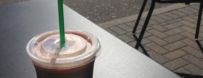 Starbucks is one of Nadia : понравившиеся места.