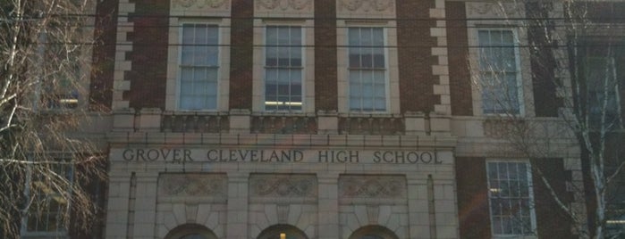 Cleveland High School is one of Susanさんのお気に入りスポット.