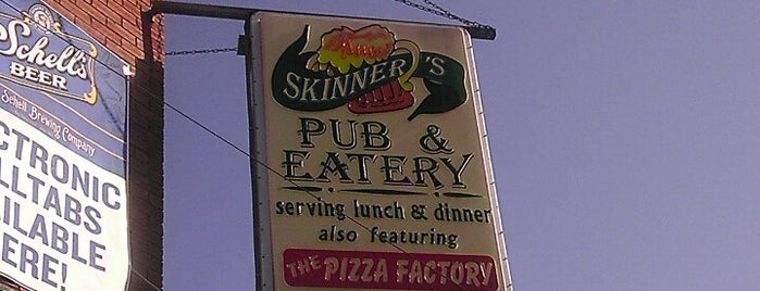 Skinner's Pub & Eatery is one of Locais curtidos por Teagan.