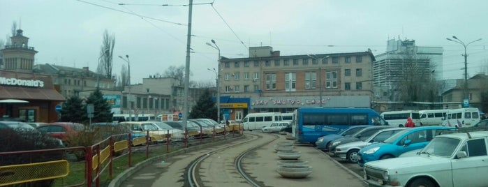 Старомостова площа is one of Список редисок.