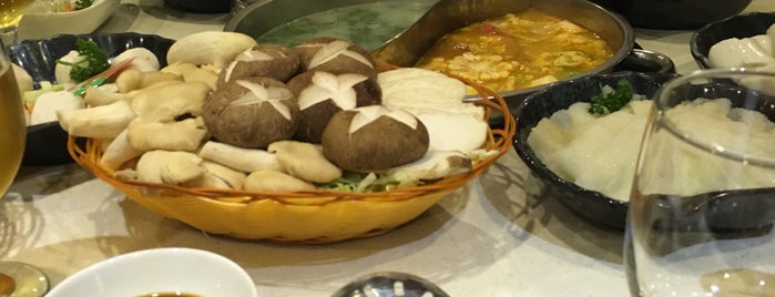 Woo Cow Hotpot is one of The 11 Best Places for Yams in Hong Kong.