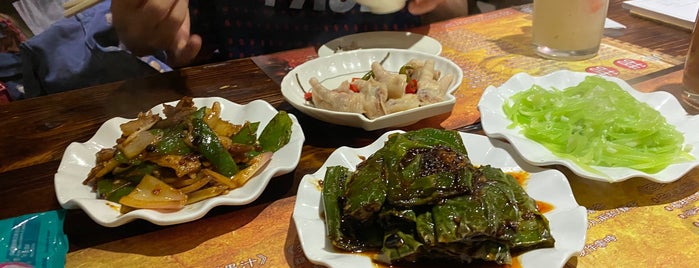 滿江紅小甜甜 is one of Wan Chai Neighbourhood Eats.