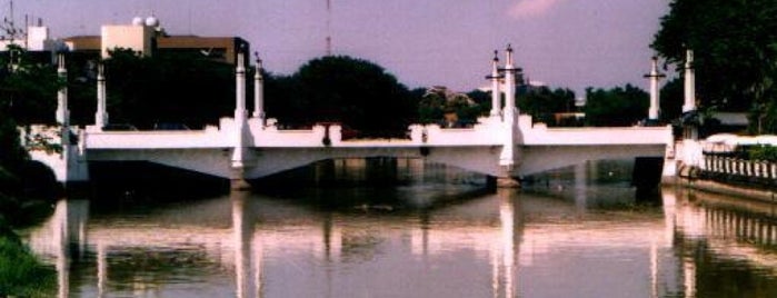 Jembatan Gubeng is one of Tempat Bersejarah di Surabaya.