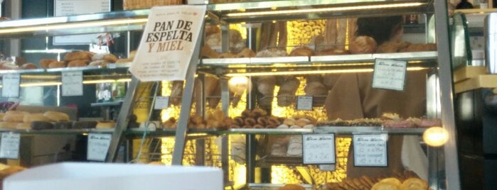 DL Bakery Coffee is one of Lieux sauvegardés par jose.