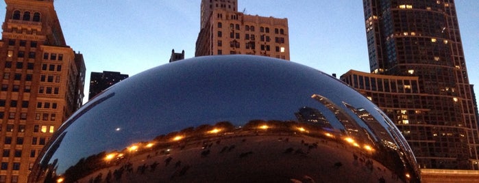 Cloud Gate by Anish Kapoor (2004) is one of CHICAGO, is my kind of town.
