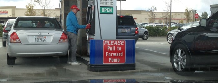 Costco Gasoline is one of Lugares favoritos de Bruce.