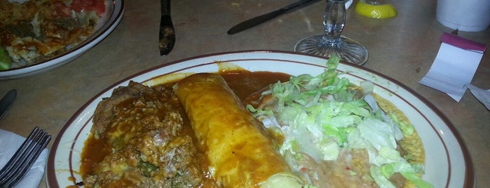 Fiesta Mexicana Restaurante Mexicano is one of Tempat yang Disukai Brandon.