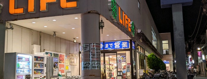 ライフ 千歳烏山店 is one of 近所のスーパー.