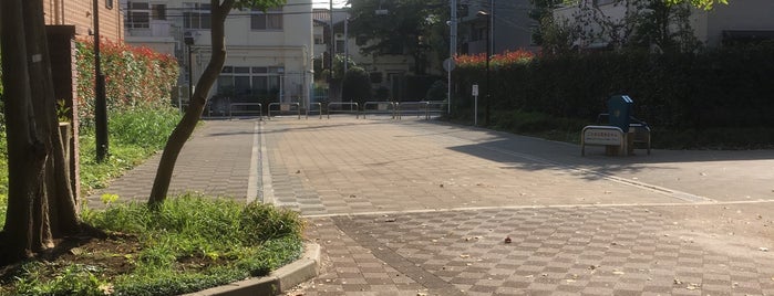 つくし門 is one of 公園.