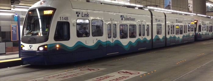 Downtown Seattle Transit Tunnel (DSTT) is one of Locais curtidos por Teddy.