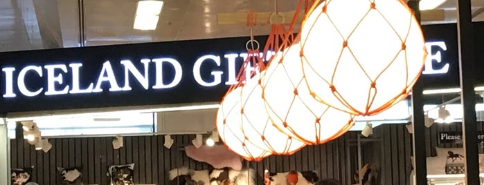 Iceland Gift Store is one of Tempat yang Disukai Oxana.