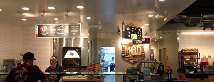 Mod Pizza is one of Joeyさんのお気に入りスポット.