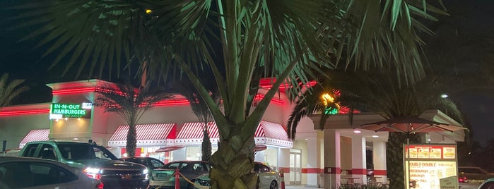 In-N-Out Burger is one of سان بيرناندينو.