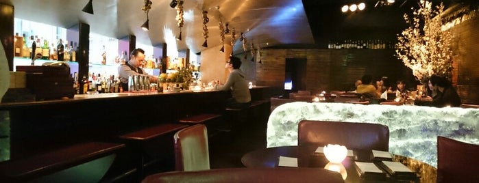 Pearl Bar is one of Locais salvos de fuji.