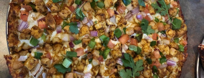 Tandoori Pizza is one of Posti che sono piaciuti a Ashok.
