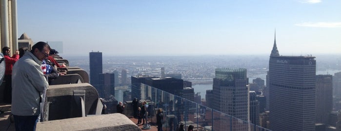 Rockefeller Center is one of Lauren'in Beğendiği Mekanlar.