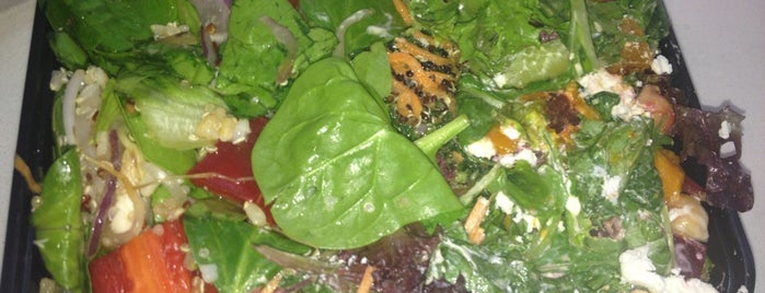 Sumo Salad is one of Lugares favoritos de Lauren.