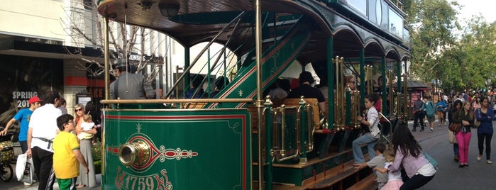 The Trolley At The Grove is one of Orte, die Lauren gefallen.