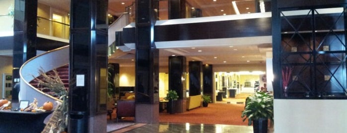 Hilton Newark Airport is one of สถานที่ที่ John ถูกใจ.