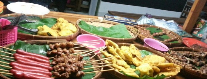 Angkringan Dowo is one of Jogja's Food Vista.