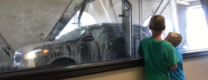 Harbor Hand Car Wash & Detail Center is one of Posti che sono piaciuti a Nick.