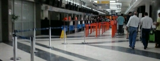 Международный аэропорт Кампу-Гранди (CGR) is one of Locais que mais gosto em Campo Grande-MS.