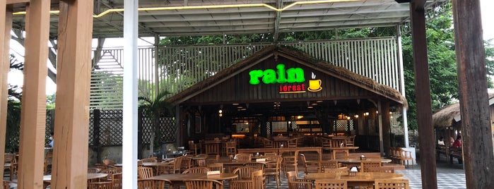Rain Forest Cafe is one of kuliner.