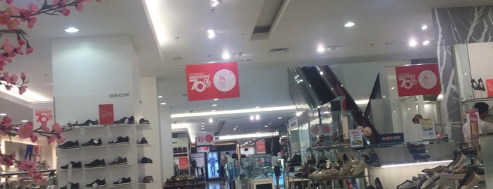 Metro Dept. Store is one of Devi’s Liked Places.