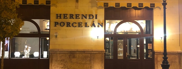 Herendi Porcelán is one of สถานที่ที่ Victoria S ⚅ ถูกใจ.