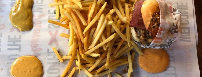 Burger X is one of Lieux qui ont plu à Merve.
